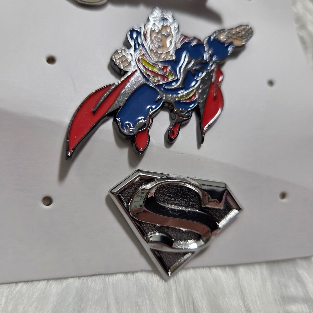 Superman Pin Set - Picture 5 of 5